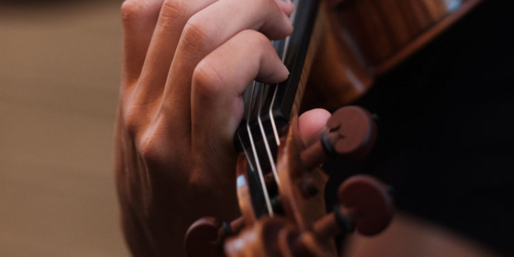 Al lado de un genio, siempre hay otro genio