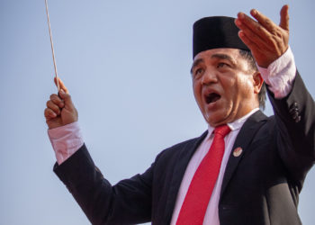 ¿Qué hace un director de orquesta con sus manos?